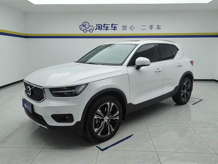 Фото 1 - Volvo XC40