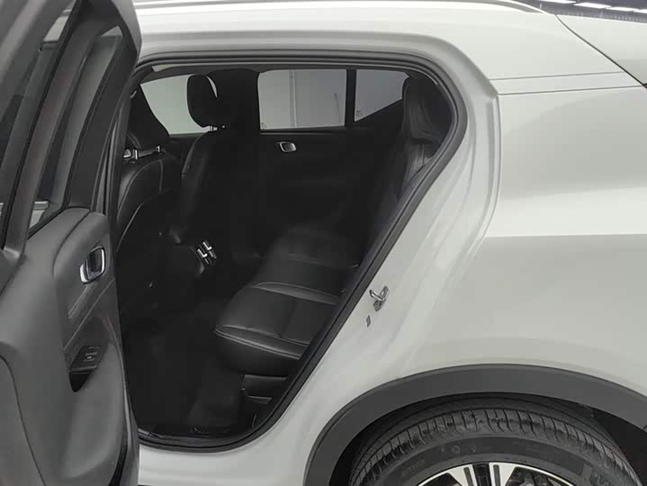 Фото 11 - Volvo XC40