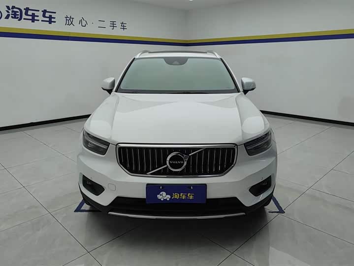 Фото 2 - Volvo XC40