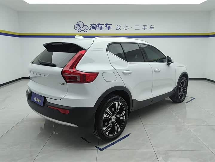 Фото 3 - Volvo XC40