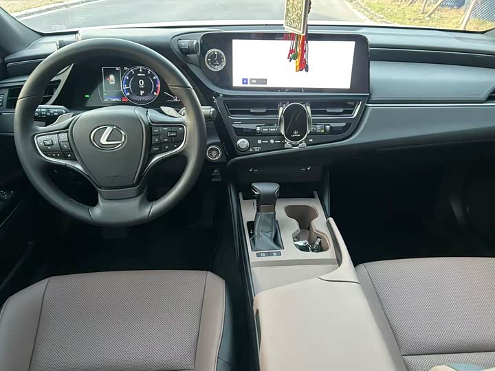 Фото 5 - Lexus ES