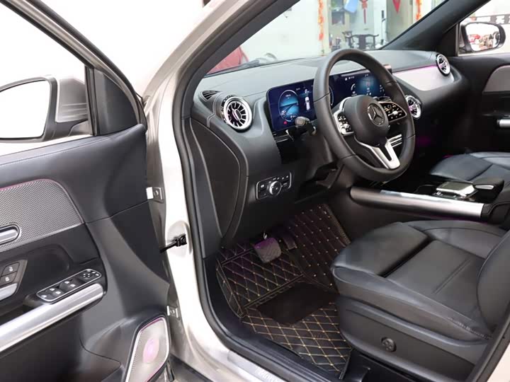 Фото 10 - Mercedes-Benz GLA-Class