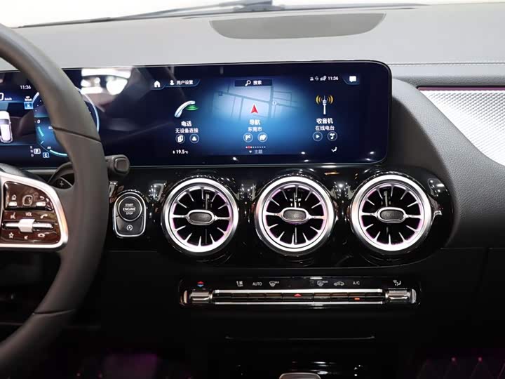 Фото 15 - Mercedes-Benz GLA-Class