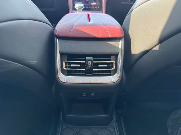 Фото 20 - Hongqi H5