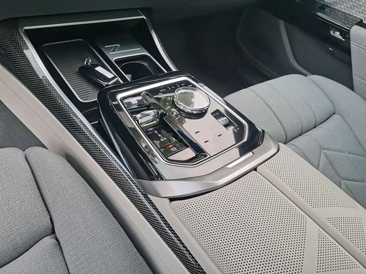 Фото 13 - BMW 7 Series Hybrid