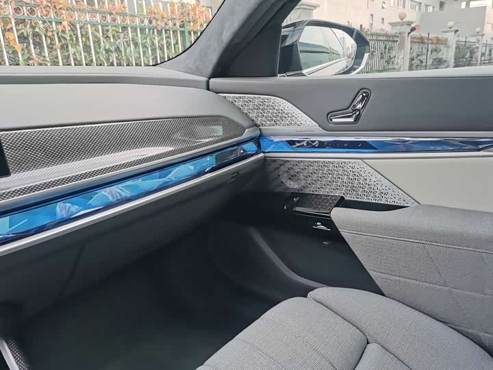 Фото 16 - BMW 7 Series Hybrid