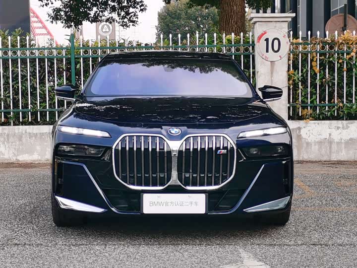 Фото 2 - BMW 7 Series Hybrid