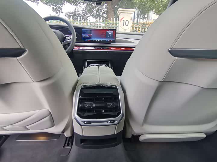 Фото 20 - BMW 7 Series Hybrid