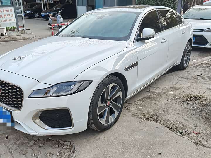 Фото 1 - Jaguar XF L