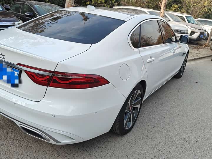 Фото 3 - Jaguar XF L