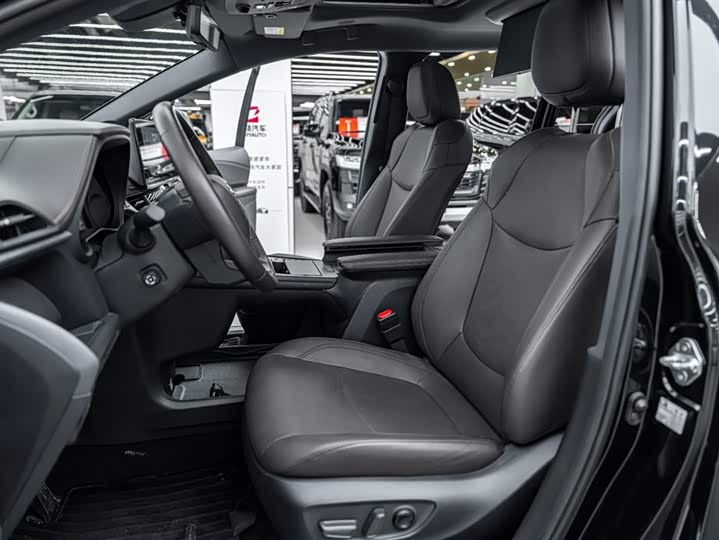 Фото 22 - Toyota Granvia