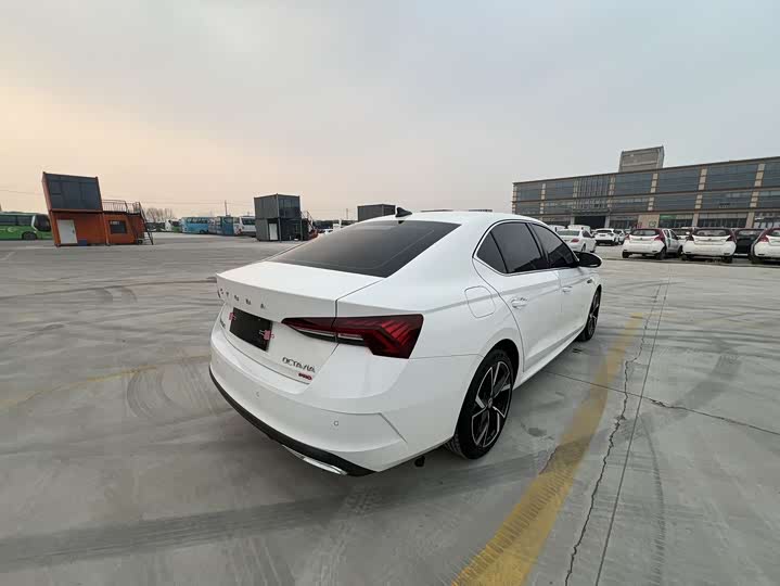 Фото 4 - Skoda Octavia Pro