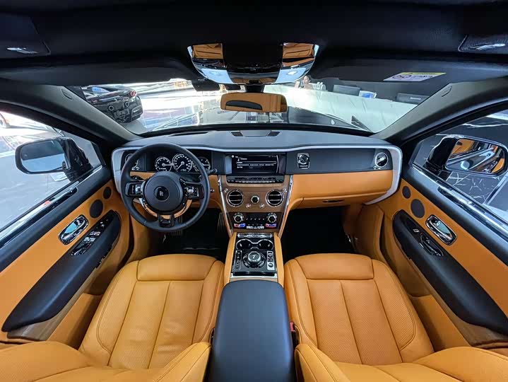 Фото 10 - Rolls-Royce Cullinan