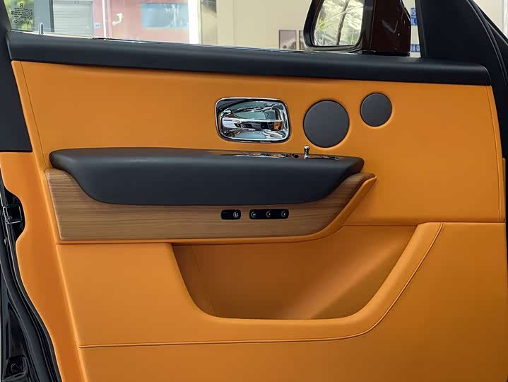 Фото 11 - Rolls-Royce Cullinan