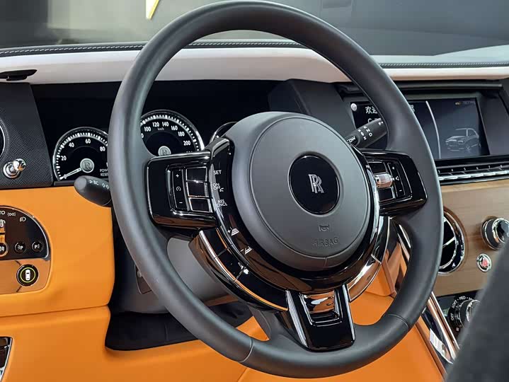 Фото 13 - Rolls-Royce Cullinan