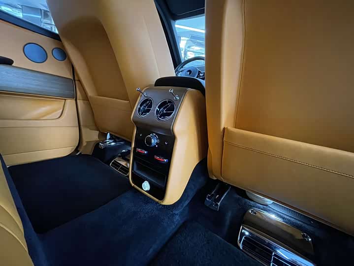 Фото 17 - Rolls-Royce Cullinan