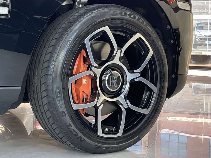 Фото 5 - Rolls-Royce Cullinan