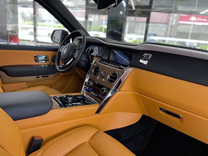 Фото 9 - Rolls-Royce Cullinan