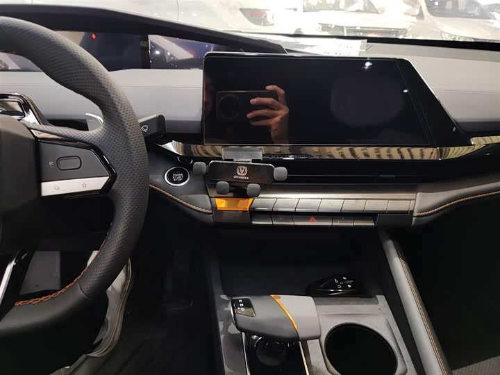 Фото 10 - Changan UNI-V