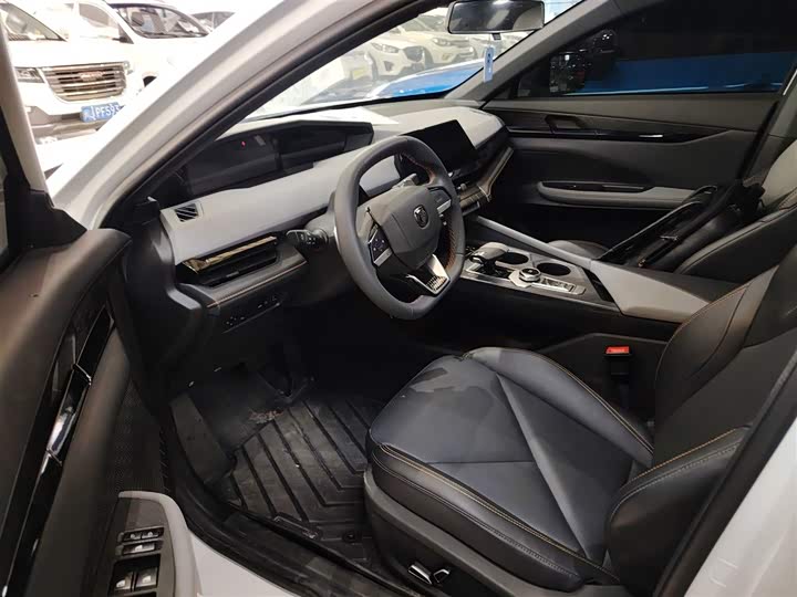 Фото 16 - Changan UNI-V