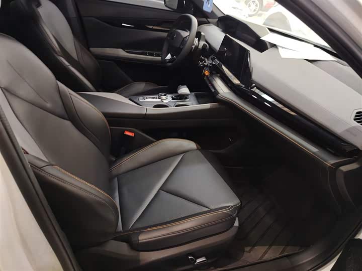 Фото 25 - Changan UNI-V