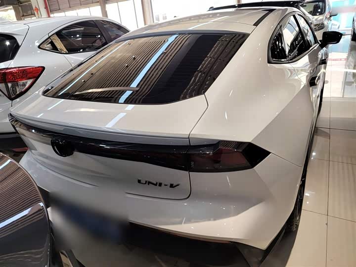 Фото 6 - Changan UNI-V