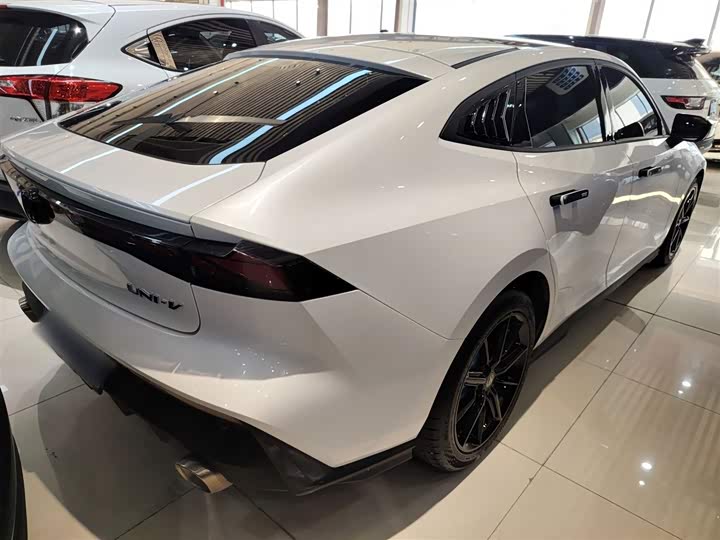 Фото 7 - Changan UNI-V