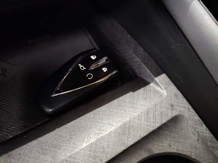 Фото 9 - Changan UNI-V