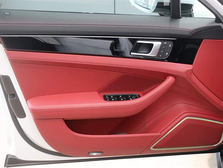 Фото 10 - Porsche Panamera