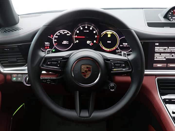 Фото 18 - Porsche Panamera