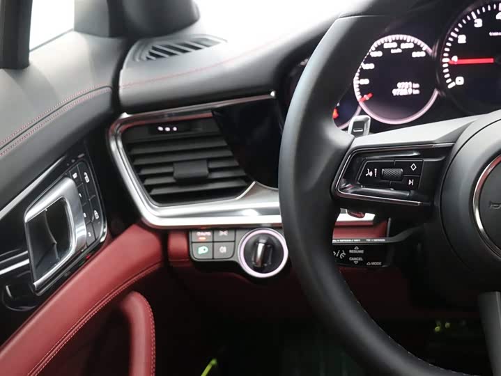 Фото 19 - Porsche Panamera