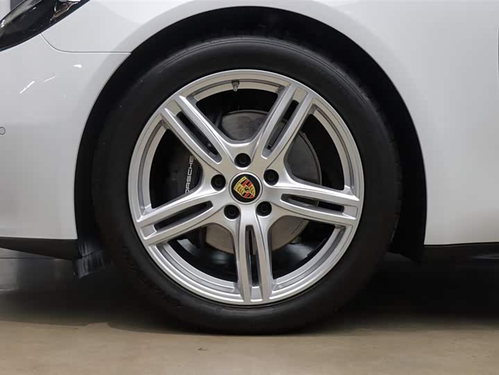 Фото 24 - Porsche Panamera