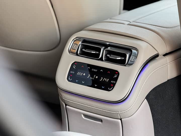 Фото 14 - Mercedes-Benz S-Class