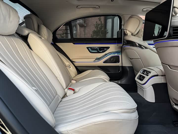 Фото 15 - Mercedes-Benz S-Class