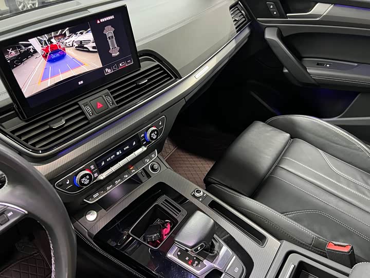 Фото 10 - Audi Q5L