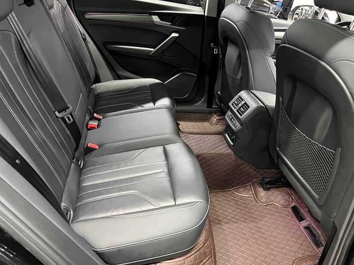 Фото 16 - Audi Q5L