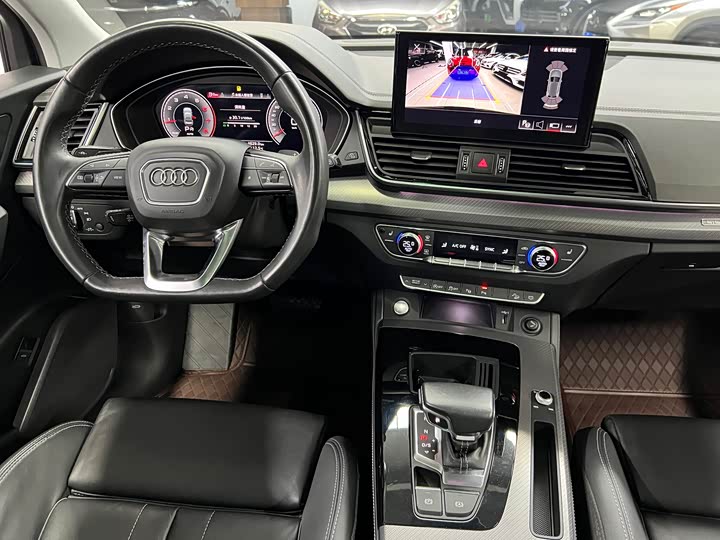 Фото 18 - Audi Q5L