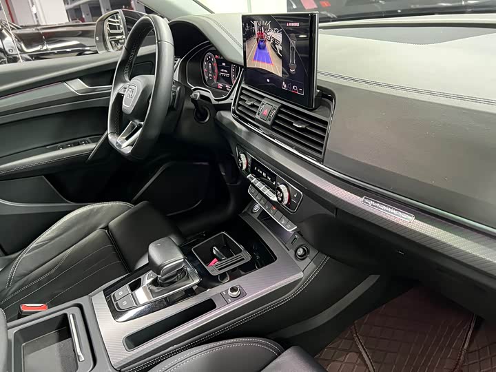 Фото 19 - Audi Q5L