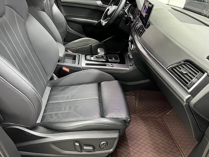 Фото 20 - Audi Q5L