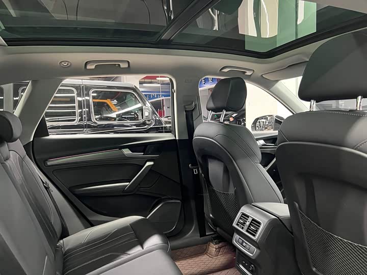 Фото 22 - Audi Q5L