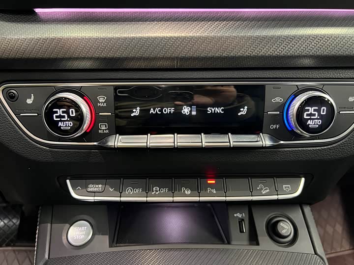 Фото 8 - Audi Q5L