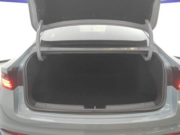 Фото 4 - Geely Preface