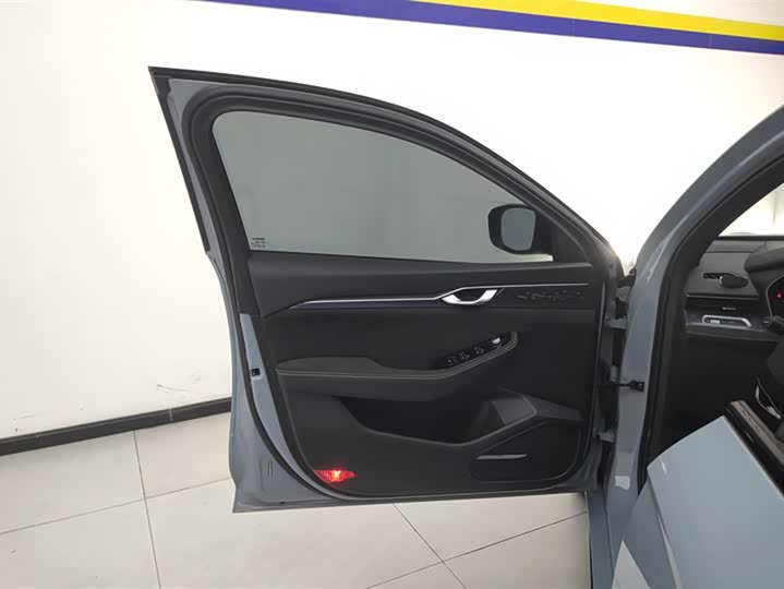 Фото 7 - Geely Preface