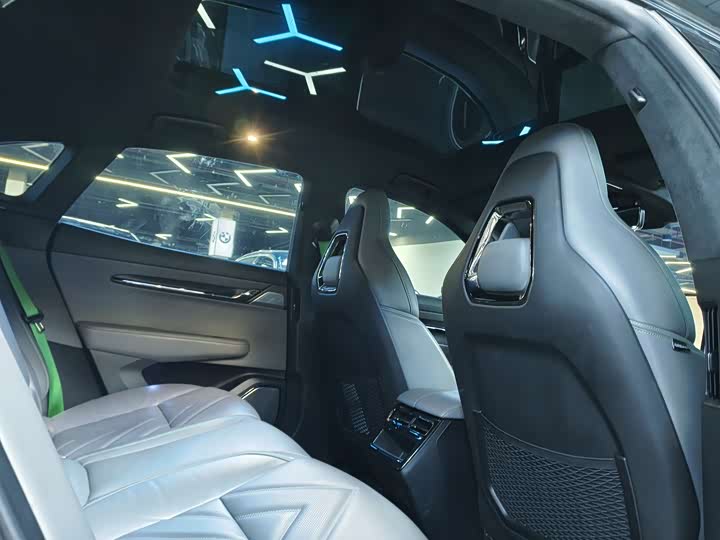 Фото 10 - Zeekr 001