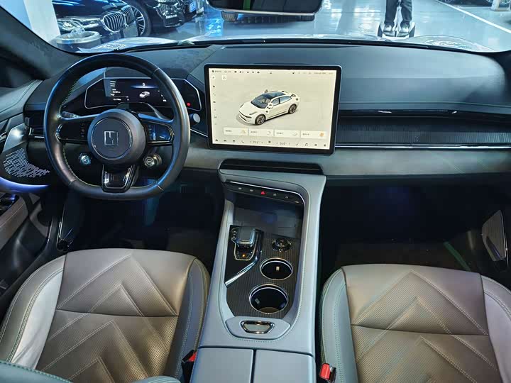 Фото 11 - Zeekr 001