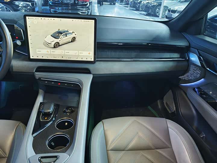 Фото 14 - Zeekr 001