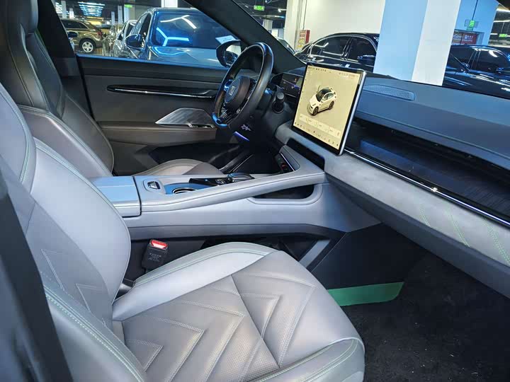 Фото 16 - Zeekr 001