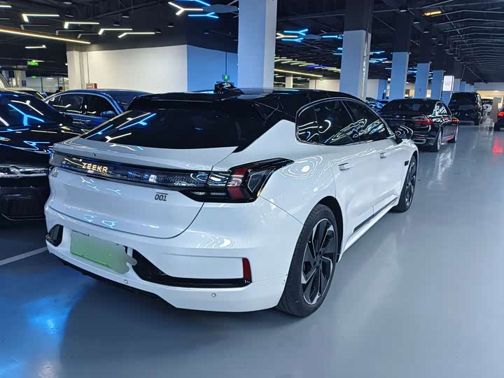 Фото 18 - Zeekr 001