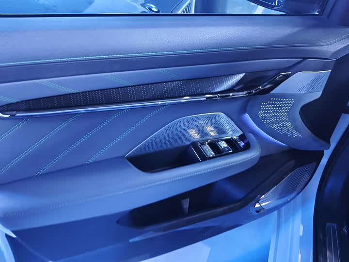 Фото 4 - Zeekr 001