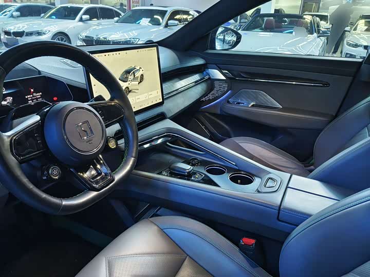 Фото 8 - Zeekr 001